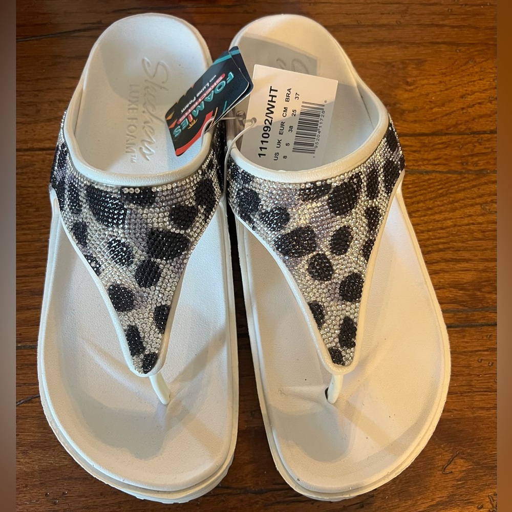 Sketchers Luxe Foam sandals